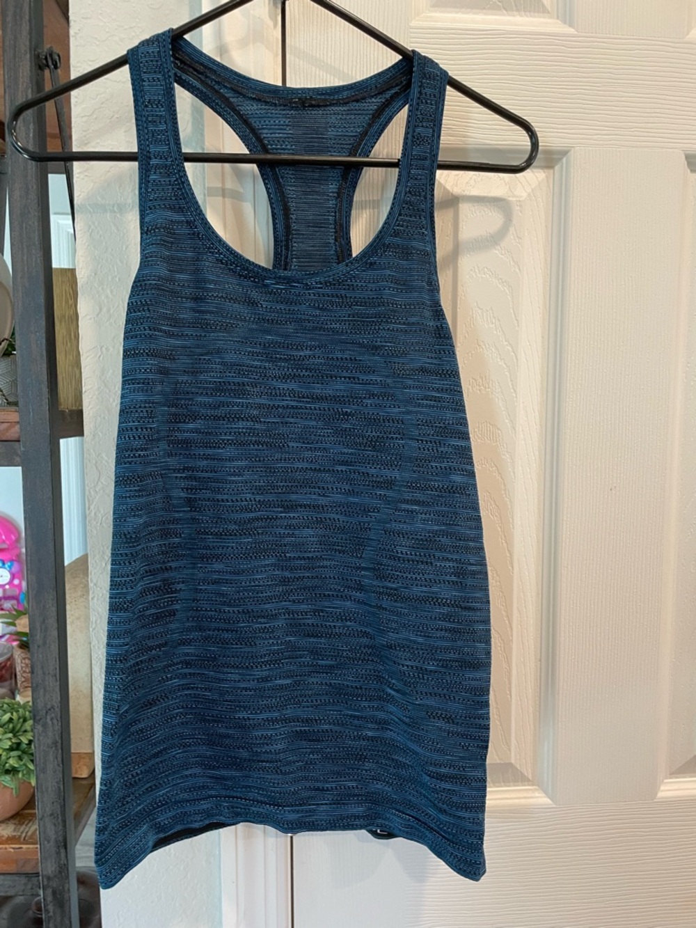 Lululemon Athletica Swiftly tech Blue black mini Stripe Racerback Tank Top sz 6